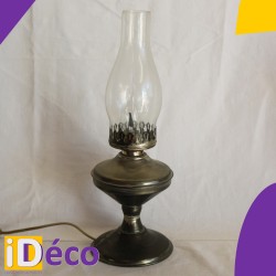 Lampe à pétrole en étain.